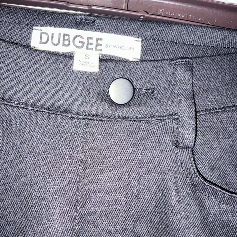 Sleek Black Trousers with Streamlined Silhouette - Picture 2 of 4